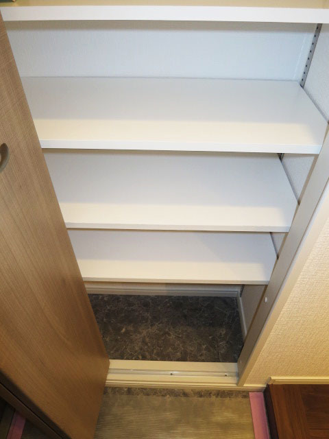 第23宮庭マンション　大容量シューズボックスがある玄関