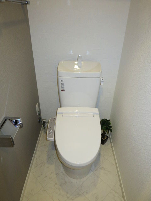 第23宮庭マンション　ウォシュレット付のトイレ
