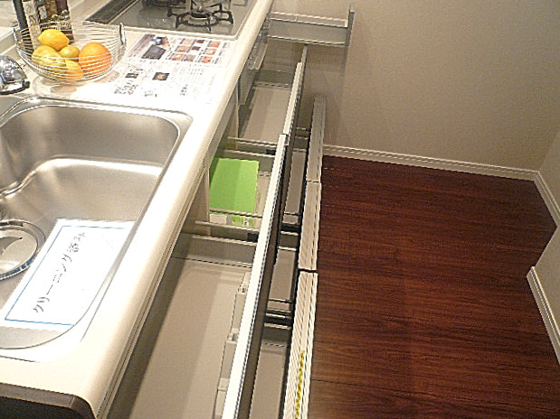 システムキッチン　収納