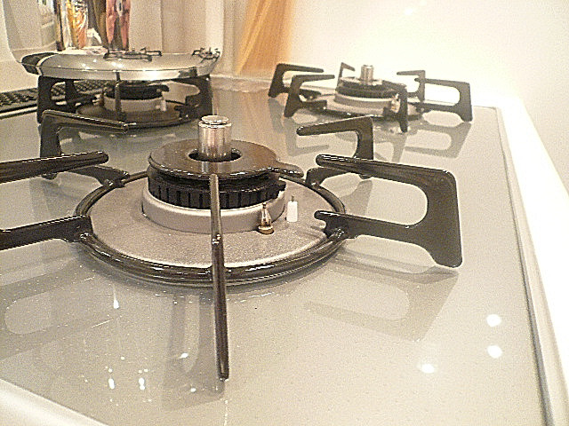 キッチン　3口コンロ