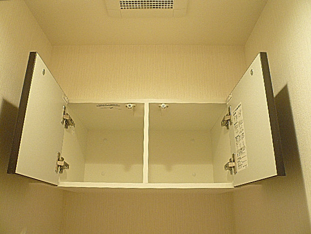 トイレ　吊戸棚