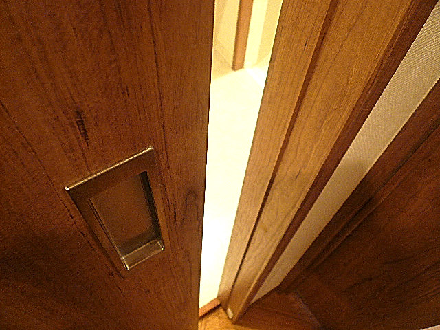 サニタリールーム　引き戸