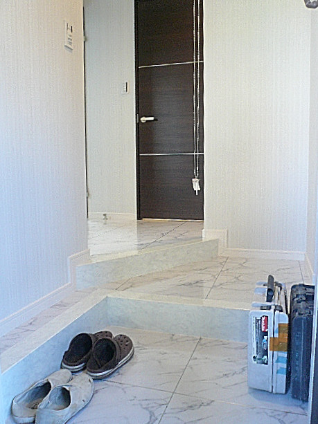 ビラ自由ヶ丘　高級感ある玄関ホール