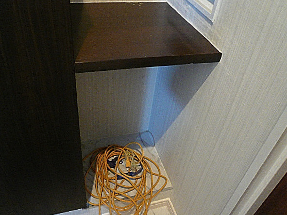 ビラ自由ヶ丘　カウンター付玄関収納