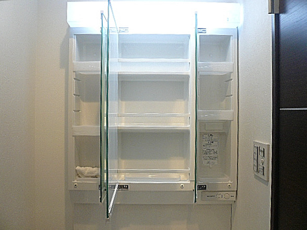 ビラ自由ヶ丘　洗面化粧台収納