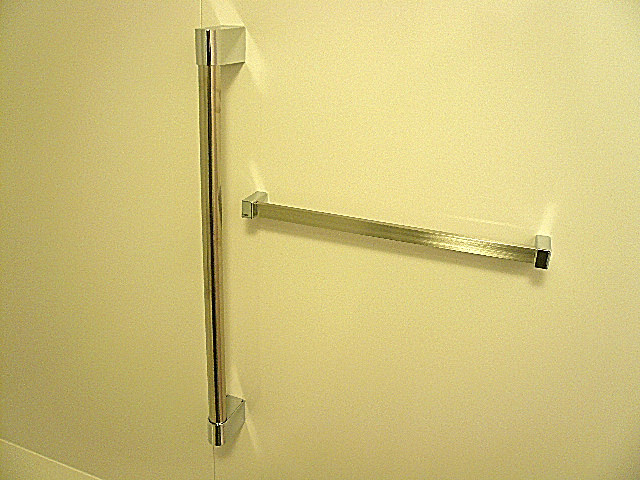 浴室　手すり・タオルハンガー