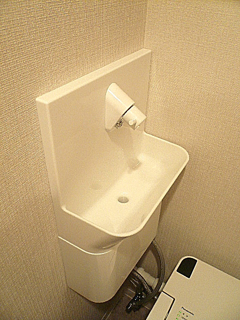 ウォシュレット付トイレ　手洗い付き