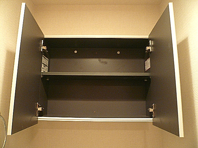 ウォシュレット付トイレ　吊戸棚