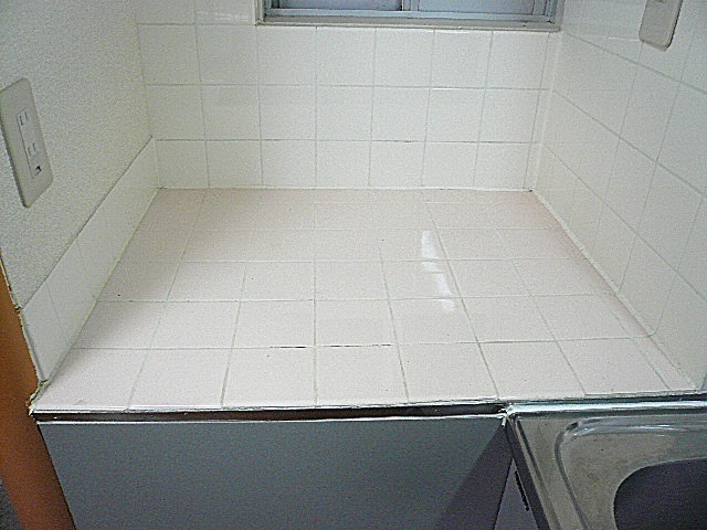 六本木グランドール　タイル貼りのカウンター