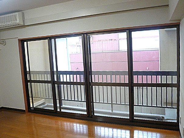 六本木グランドール　LDK窓