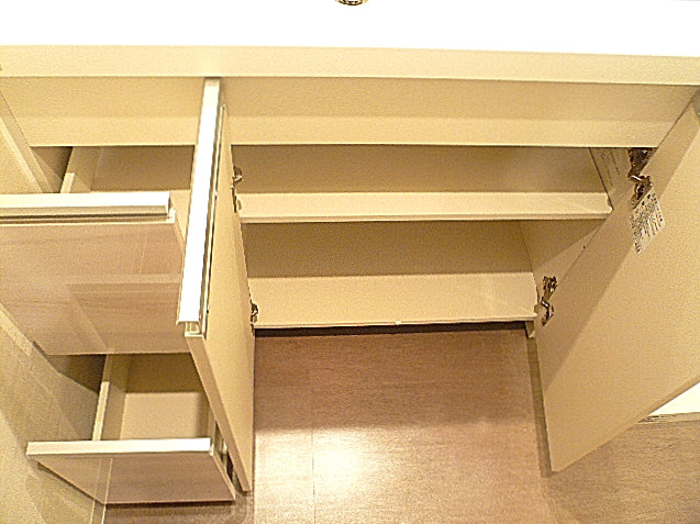ライオンズマンション広尾第2　洗面化粧台収納