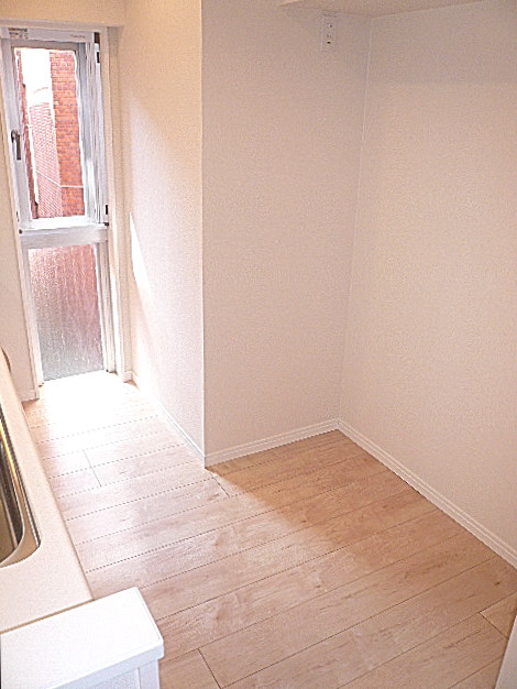 ライオンズマンション広尾第2　窓のあるシステムキッチン