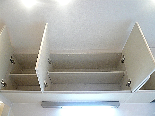 ライオンズマンション広尾第2　キッチン吊戸棚