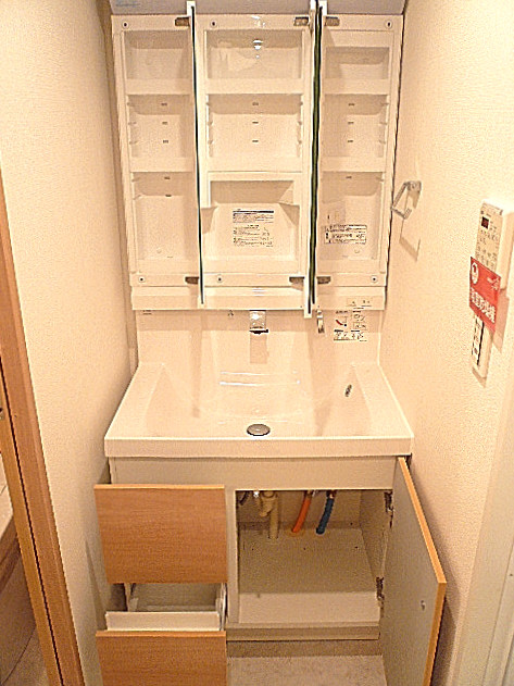 ライオンズマンション白金第2　洗面化粧台　　収納