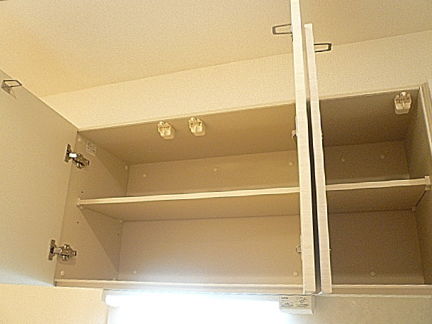 ライオンズマンション白金第2　キッチン　吊戸棚