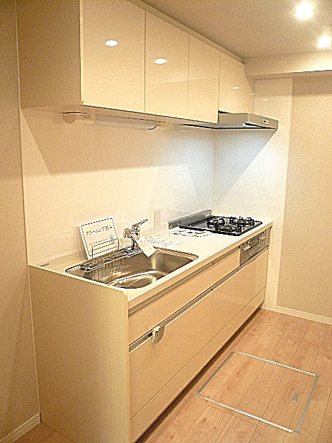 広々としたシステムキッチン