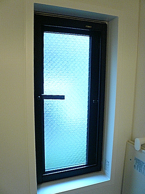 ジェイパーク目黒東山　浴室の窓