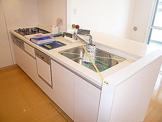 ワイドにゆったり　システムキッチン