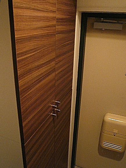 4枚扉　玄関収納