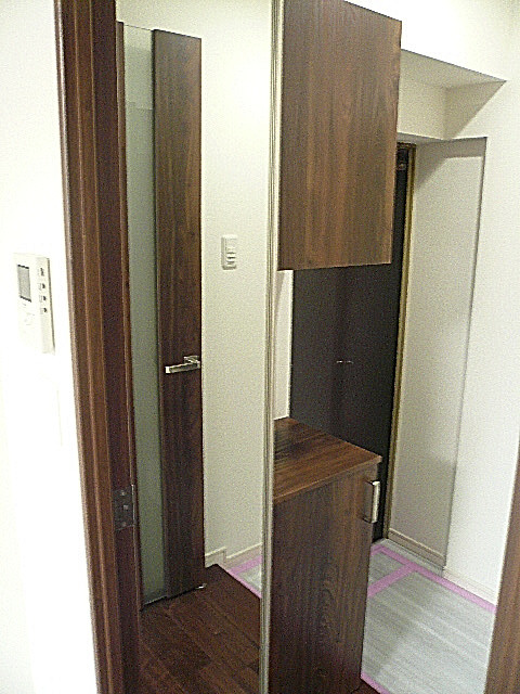 六本木ハイツ　玄関収納　801