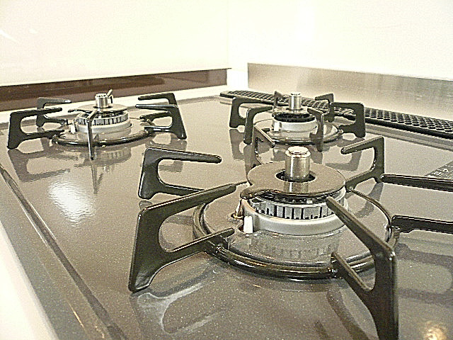 六本木ハイツ　3口コンロ801