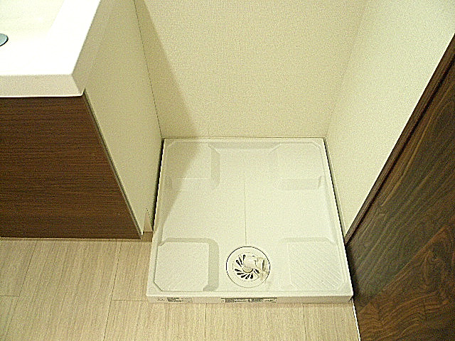 六本木ハイツ　洗濯機置き場801