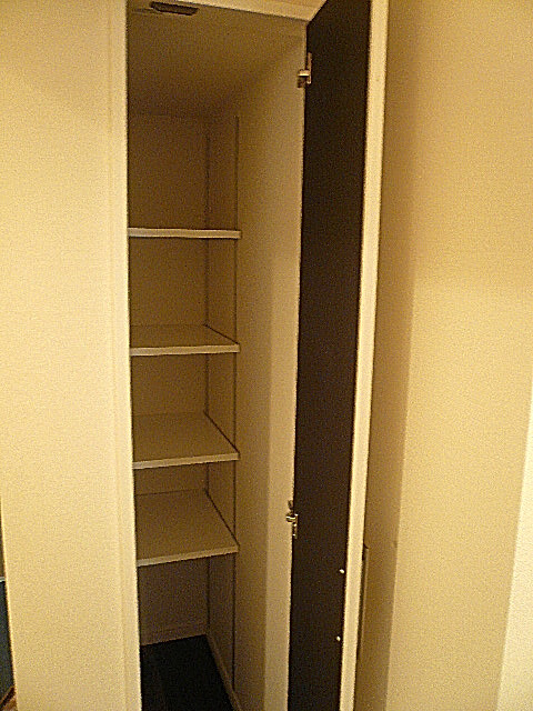 マンション池尻　廊下　収納