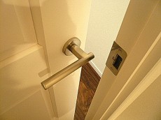 マンション池尻　LDKへの扉