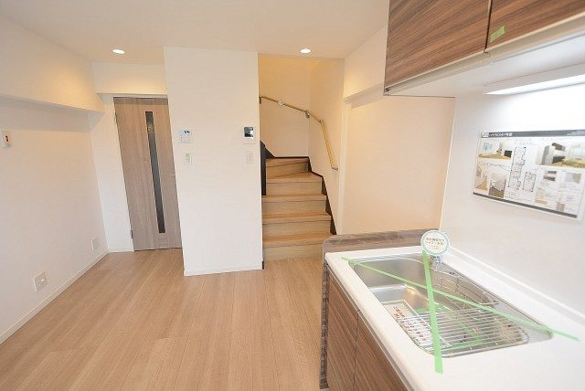 ハヤマビル 階段 ハヤマビル 階段