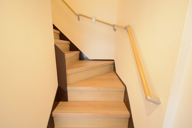 ハヤマビル 階段