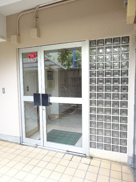 エレベーターへ