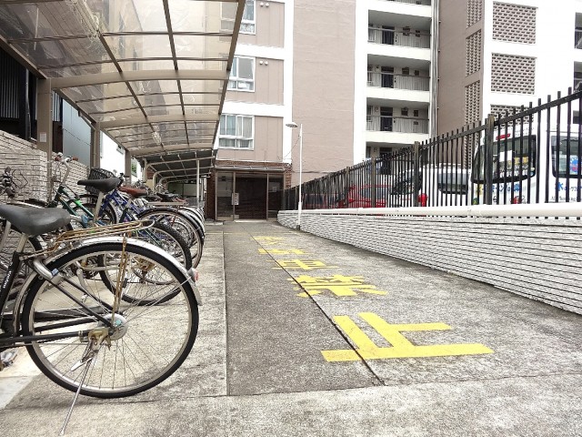 駒沢コーポラス　アプローチ