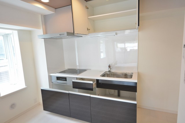 メイゾン西麻布　キッチン収納404