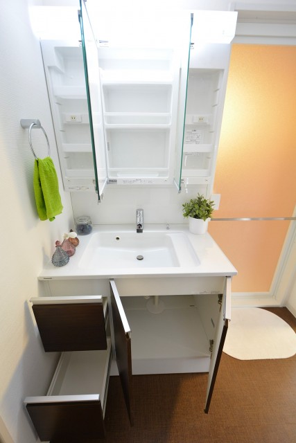 サンセール広尾　洗面台収納