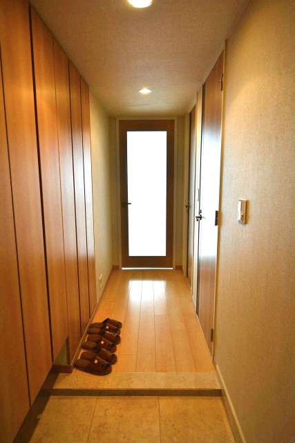 芝浦アイランドケープタワー　玄関から廊下