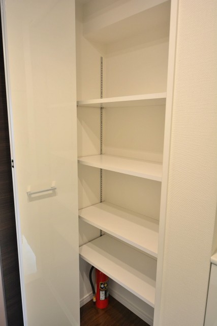 モンテベルデ築地　ホール収納