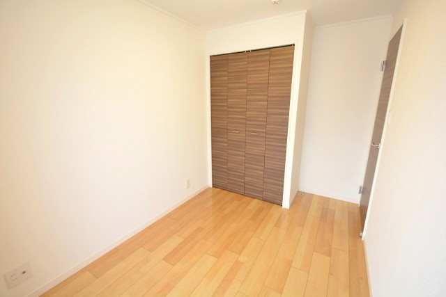 ライオンズマンション上馬　洋室2 収納