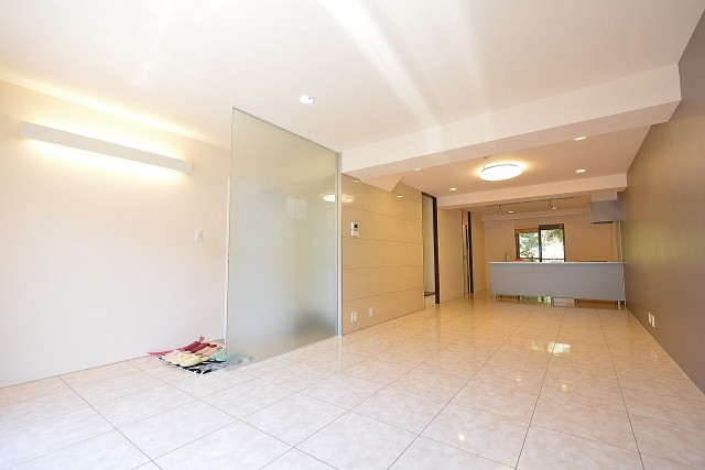 南青山グリーンヒルハウス　リビングダイニングキッチン