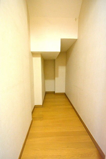 イルサント代々木上原　階段下収納