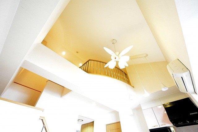 イルサント代々木上原　リビング吹き抜け