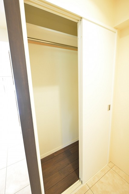 南青山グリーンヒルハウス　トイレとクローゼットのホール