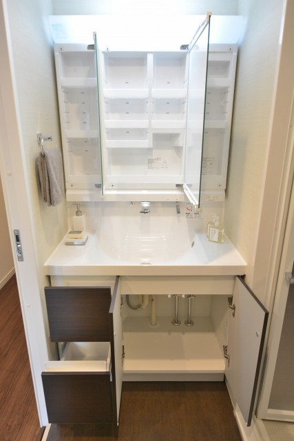 モンテベルデ築地　洗面台収納