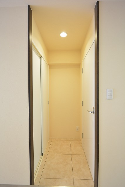 南青山グリーンヒルハウス　トイレとクローゼットのホール