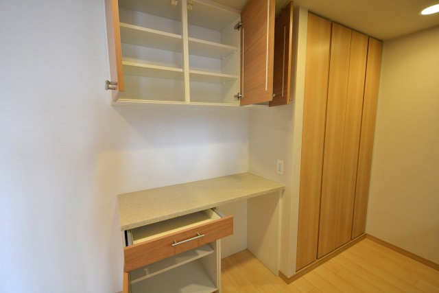 芝浦アイランドケープタワー　キッチン収納1