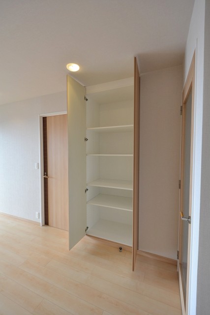 芝浦アイランドケープタワー　リビング収納2