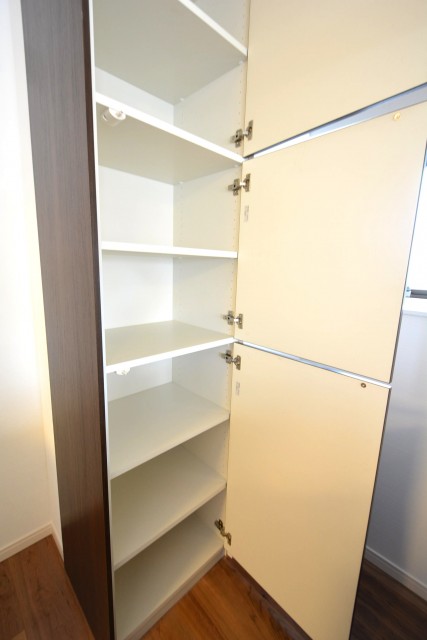 サンセール広尾　キッチン後ろ収納2