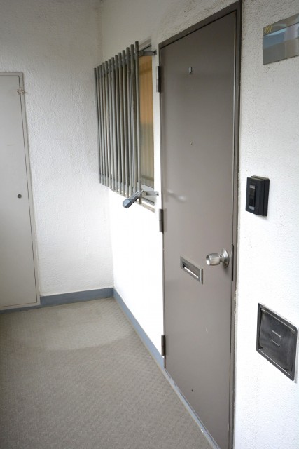 砧スカイハイツ　玄関外