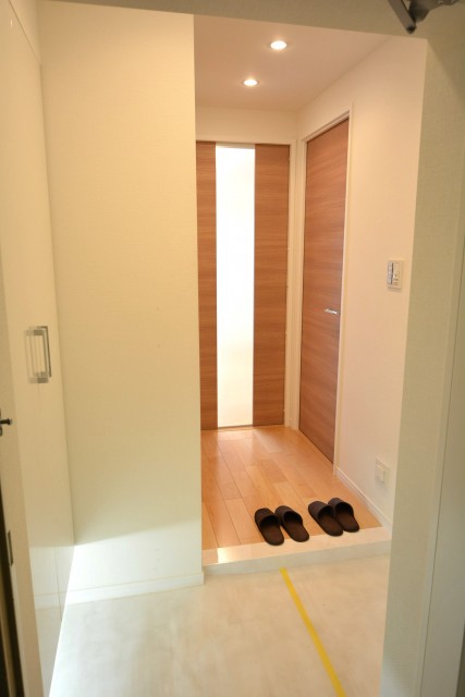 ファミール築地　玄関中