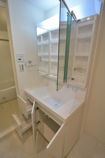 ファミール築地　洗面台収納