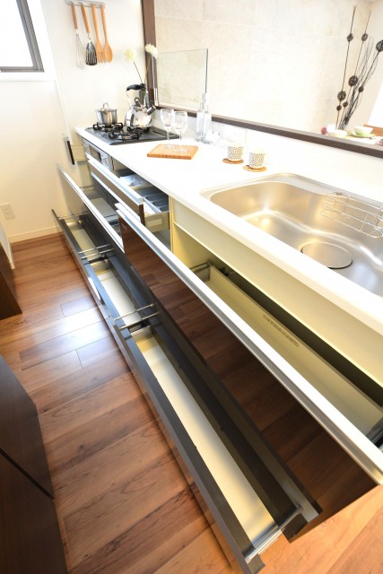 サンセール広尾　キッチン前収納